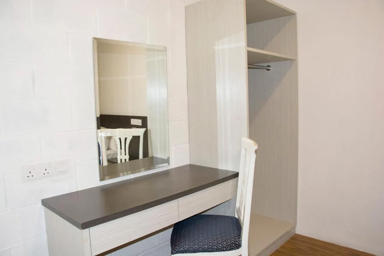 Promenade Service Apartment Kota Kinabalu 2*,
